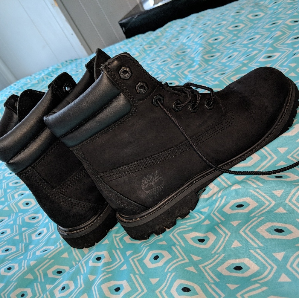 BLACK TIMBERLANDS